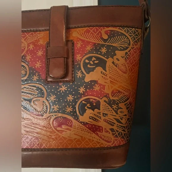 Vintage Artisan Leather Crossbody Bag - Picture 4 of 16